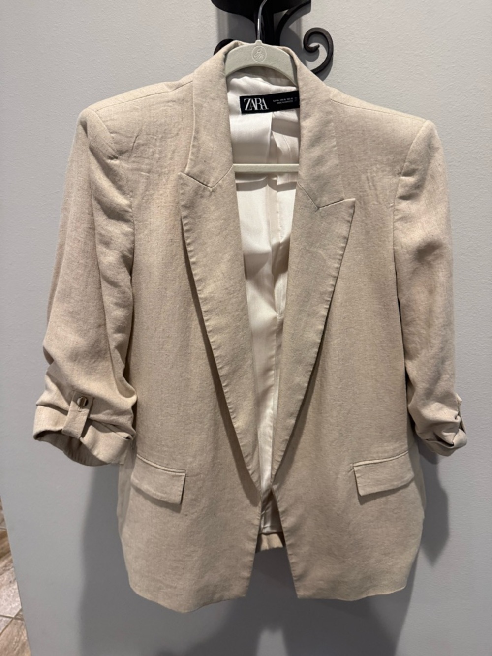 ZARA Light Beige Linen-Blend Blazer with Rolled Sleeves
